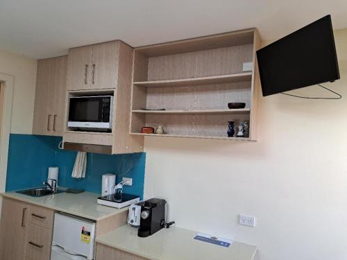 a kitchen with a microwave and a counter top at Randwick City Lodge 2 in Sydney