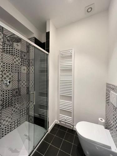 a bathroom with a shower and a toilet at GLI EQUILIBRISTI in Cuneo