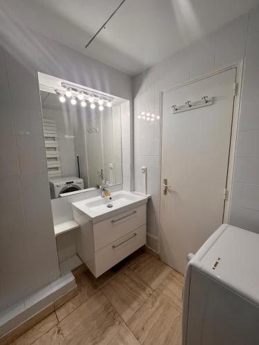 Chic Studio at Arc de Triomphe and Champs Elysees