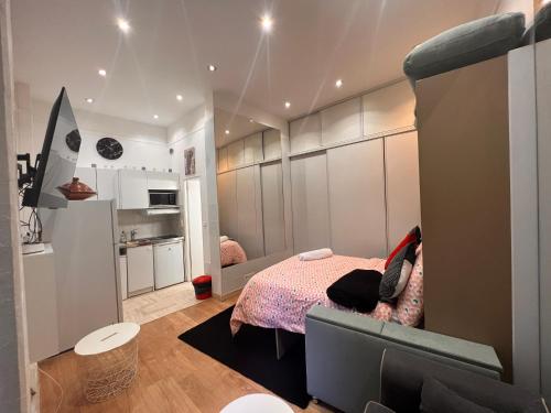 Chic Studio at Arc de Triomphe and Champs Elysees