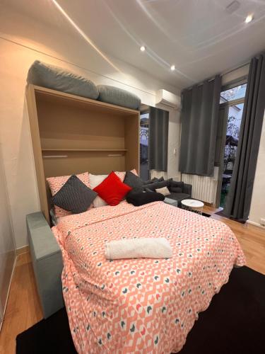 Chic Studio at Arc de Triomphe and Champs Elysees