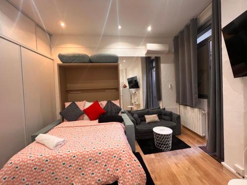 Chic Studio at Arc de Triomphe and Champs Elysees