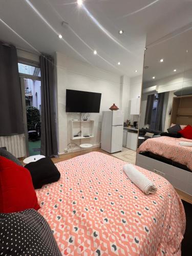 Chic Studio at Arc de Triomphe and Champs Elysees