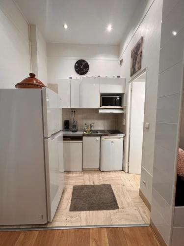 Chic Studio at Arc de Triomphe and Champs Elysees