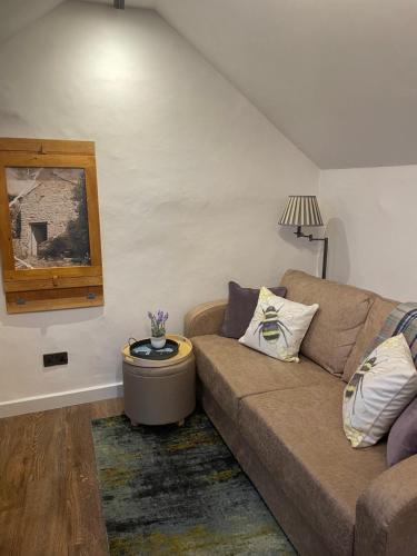 Ruang duduk di Church Barn - Private barn perfect for 2 guests stunning location