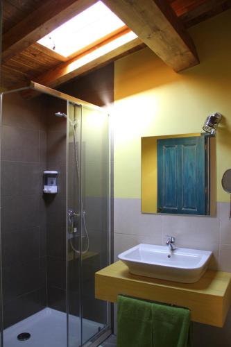 a bathroom with a sink and a shower at Casa Rural El Peral in Caminomorisco