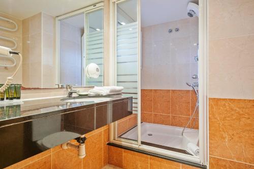 Ένα μπάνιο στο Apartamentos Barcarola