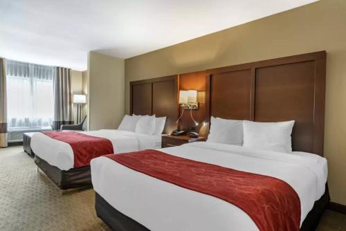 two beds in a hotel room with two beds sidx sidx sidx at Comfort Suites Mason near Kings Island in Mason
