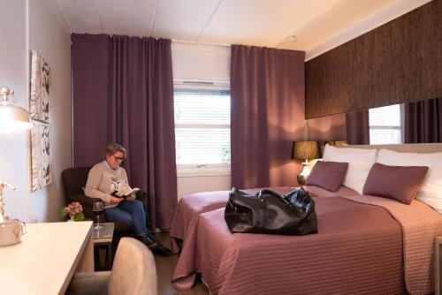 Lampeland Hotel tesisinde bir odada yatak veya yataklar