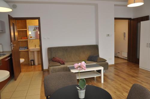 a living room with a couch and a table at Apartament Bażantowo z parkingiem in Katowice