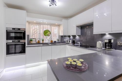 Massive 5 Bedroom West End Designer Residence close to popular Notting Hill – Fotók 3