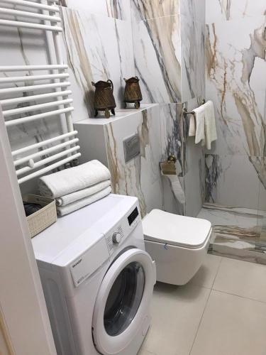 Ένα μπάνιο στο Apartament Parys Gold