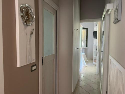 a hallway with a door leading to a room at CHALET VELA Natura e Relax in Gavardo