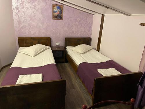 Galeriebild der Unterkunft Hanul La Cetate - Cazare pentru muncitori și delegați in Slimnic