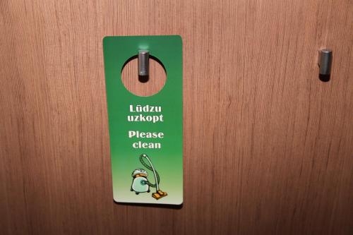 a sign on a door that reads luana wimpuggage please clean at Hotel Dobele in Dobele