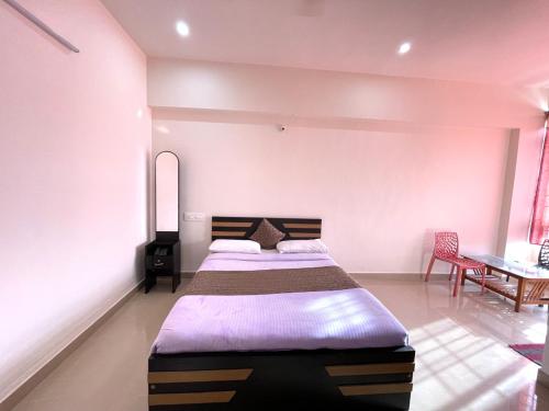 Postel nebo postele na pokoji v ubytování Green Valley Residency