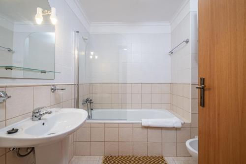 Koupelna v ubytování Porto Moniz City Centre by Homie