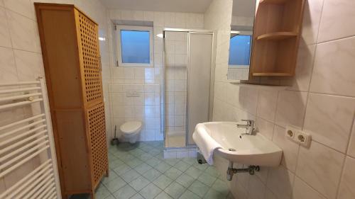 Ένα μπάνιο στο Haus Carina