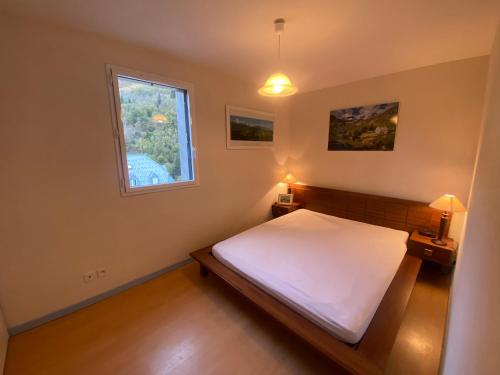 En eller flere senge i et værelse på Boost Your Immo Pléiades Barèges PM14