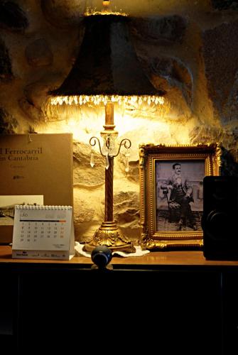 a desk with a lamp and a picture and a calendar at Posada Rural Ochohermanas in Las Fraguas