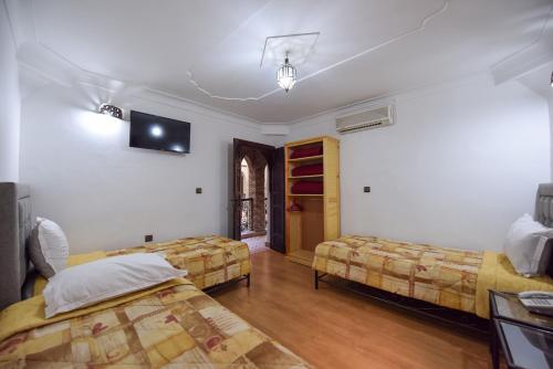 Una cama o camas en una habitación de Riad Assia