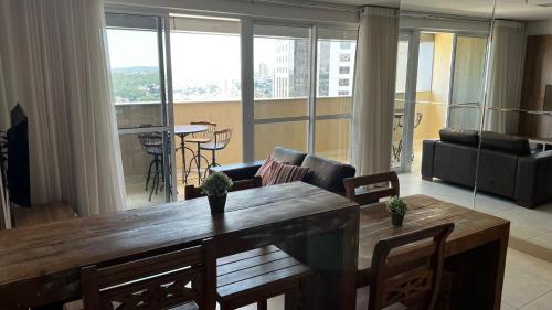 a living room with a table and a couch at Flat Brookfield Towers 2409 in Goiânia