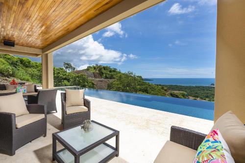 Piscina en o cerca de Casa Vista del Rey- A 5 Bedroom Ocean View luxury home LJ11