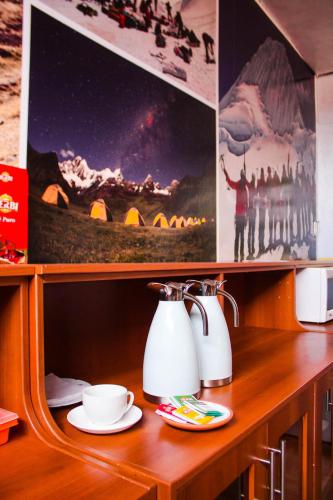 Příslušenství pro přípravu čaje a kávy v ubytování Hotel Valery 2 estrellas