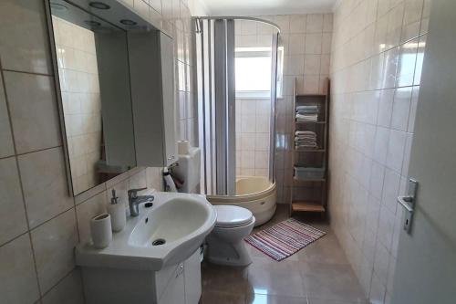 Koupelna v ubytování Apartment Divine Metković72m2