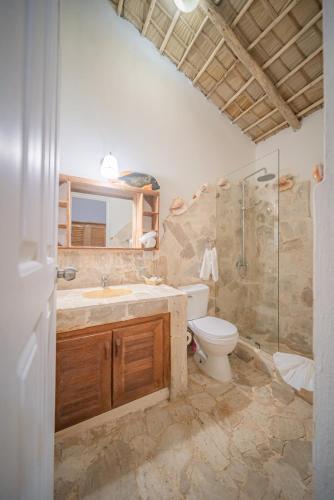 a bathroom with a toilet and a sink and a shower at Paradiso del Caribe in Las Galeras