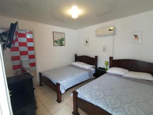 Cama o camas de una habitación en Hostal Compostela Inn