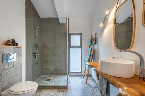 Ένα μπάνιο στο Villa Sophia by ALMA Holiday Rentals