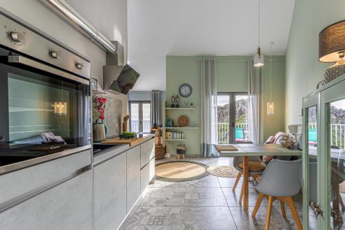 Η κουζίνα ή μικρή κουζίνα στο Villa Sophia by ALMA Holiday Rentals