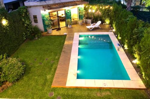 Casa de 280 mts Jardín con Piscina climatizada.