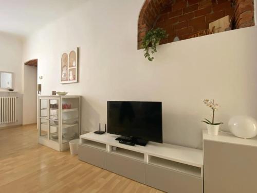 Chic Design Flat Milan - City Center & Balcony