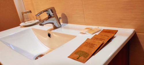 a sink with a faucet and a towel on it at Al Posto Giusto in Nimis