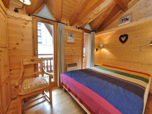 a bedroom with a bed in a log cabin at Appartement Val-d'Isère, 3 pièces, 6 personnes - FR-1-694-37 in Val-d'Isère