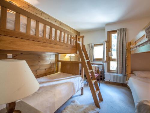 a bedroom with two bunk beds and a lamp at Appartement Val-d'Isère, 2 pièces, 6 personnes - FR-1-694-116 in Val-d'Isère