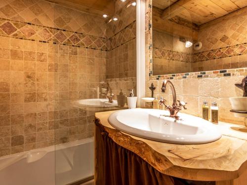 Appartement de Charme avec Cheminée et Grande Mezzanine à Val-d'Isère