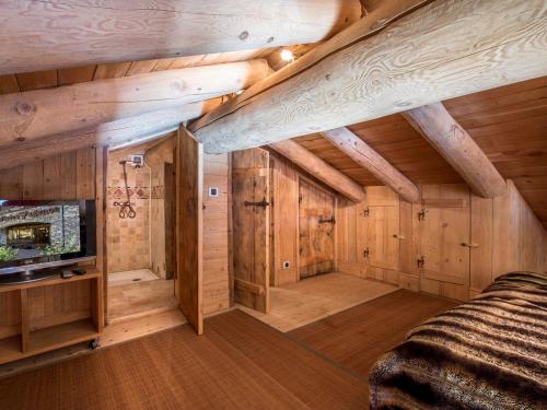 Appartement de Charme avec Cheminée et Grande Mezzanine à Val-d'Isère