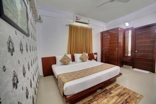 a bedroom with a bed in a room at The Liverpool Blue Hotels in Bengaluru