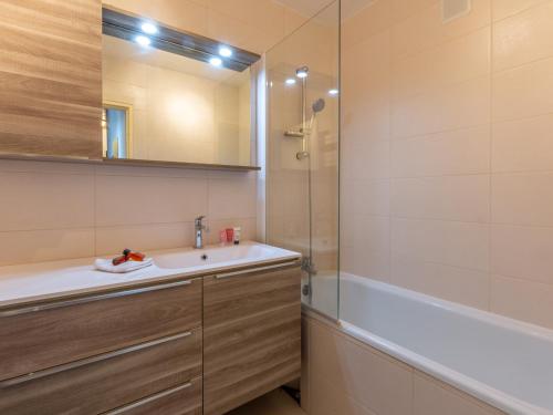 a bathroom with a sink and a mirror and a tub at Appartement 2 pièces rénové, animaux acceptés, vue panoramique - FR-1-694-243 in Val dʼIsère