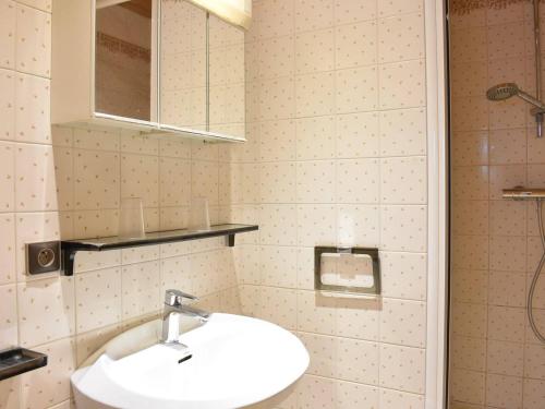 a bathroom with a white sink and a mirror at Appartement Méribel, 1 pièce, 2 personnes - FR-1-180-5 in Méribel