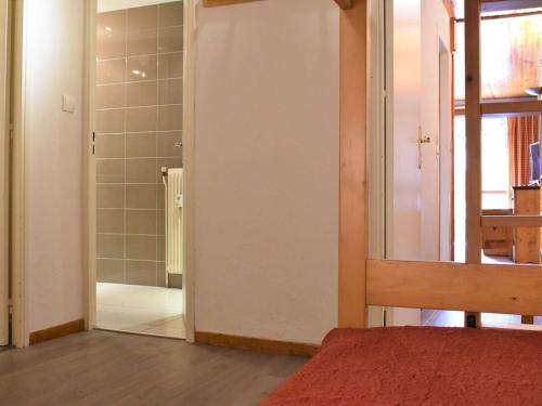 a room with a mirror and a bathroom with a shower at Appartement Méribel, 1 pièce, 4 personnes - FR-1-180-4 in Méribel