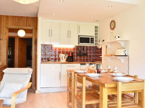 Appartement Cozy pour 6 à Méribel, 2 Chambres, Parking, Proche Télésiège - FR-1-180-573