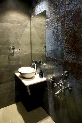 a bathroom with a sink and a mirror at Sara green Valley Farm in Mahabaleshwar