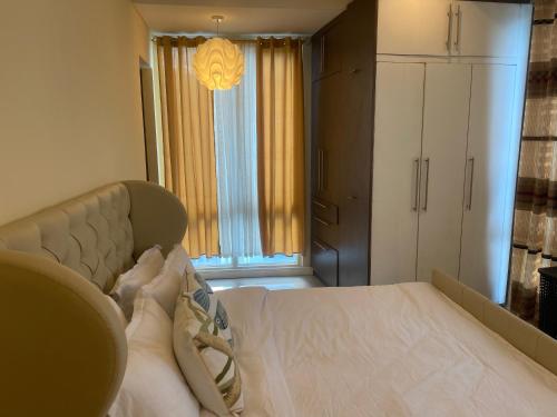 Exquisite 2 Bedroom Eastwood Condo Suite!