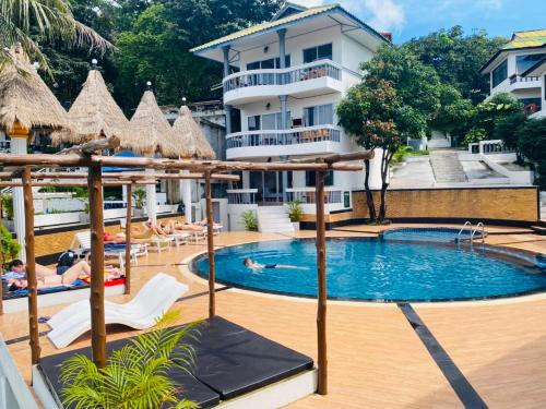 a view of the pool at the hotel at Koh Tao Heritage in Ko Tao