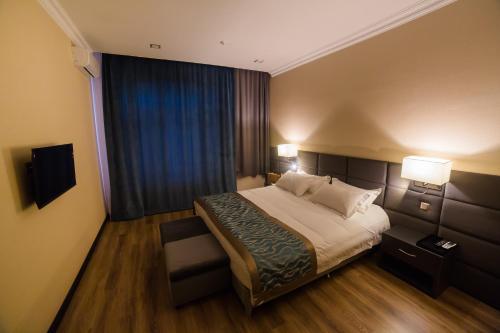 Voodi või voodid majutusasutuse Golden Hotel toas