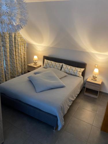 Cama ou camas em um quarto em La Cîme du Chêne proche Europapark